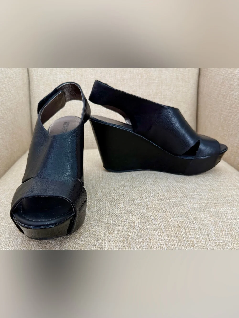 Kenneth Cole Reaction Women's Black Leather  Wedge Sandal with Back Strap 9M